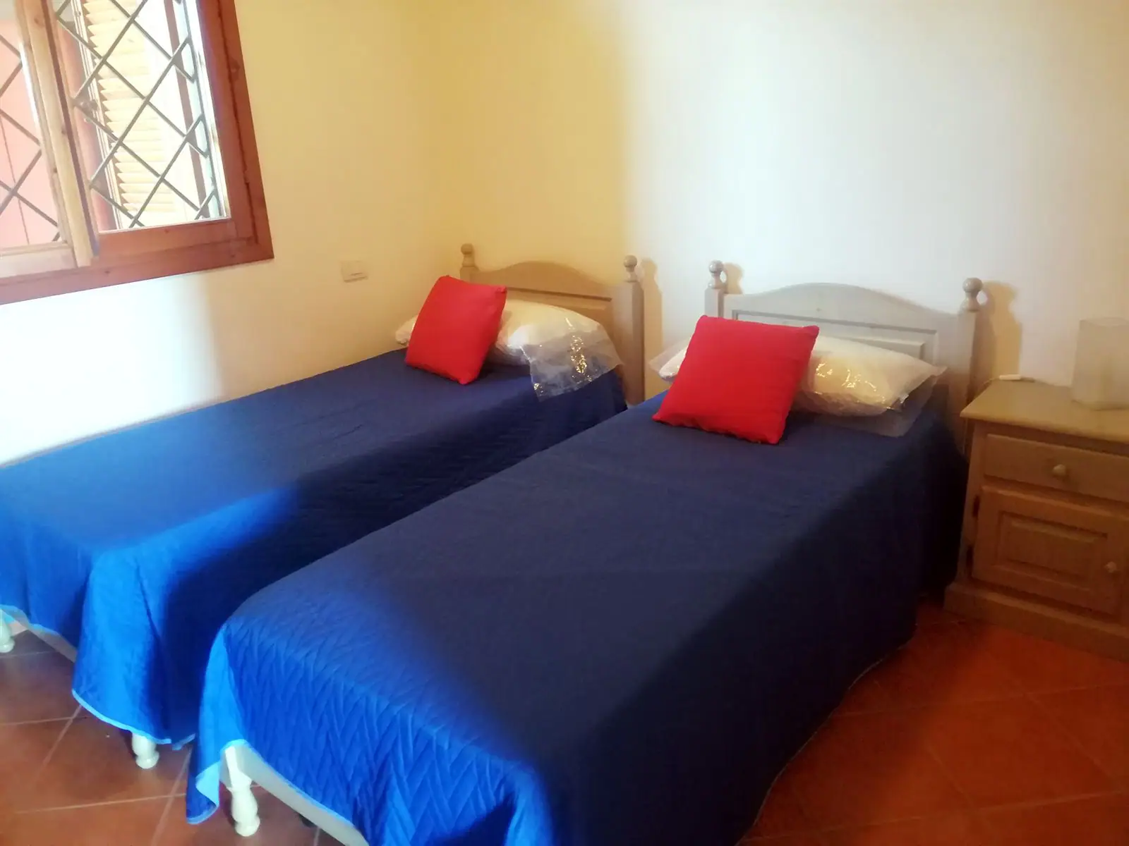 Deuxième chambre avec deux lits simples